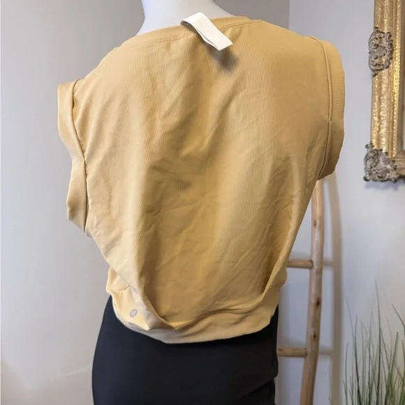 HALARA Patitoff Flow Crew Neck Sleeveless Cropped Yoga Tank Top M Curds & Whey - Picture 8 of 8